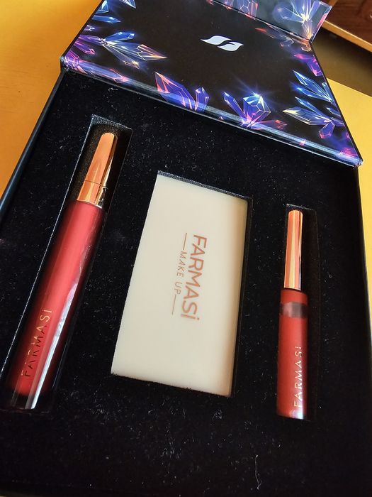 Set Farmasi nou pentru makeup