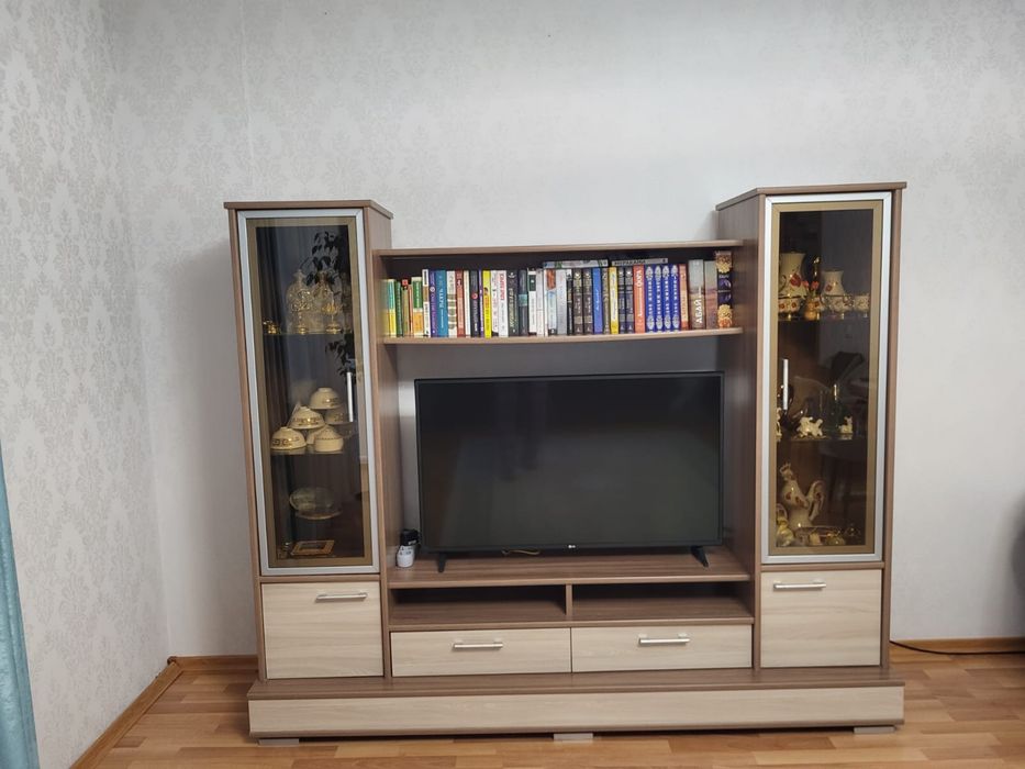 Продам шкаф для телевизора и книг