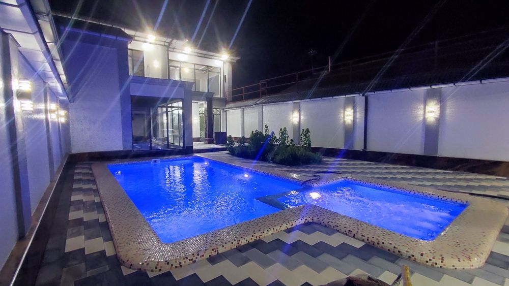 Oq toshda yangi qurilgan dacha arzon va tez sotiladi