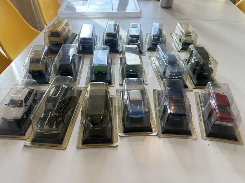 Lot 18 machete auto de colecție 1:43 - Mașini de Legendă (ARO, Dacia, Rocar, Lada)