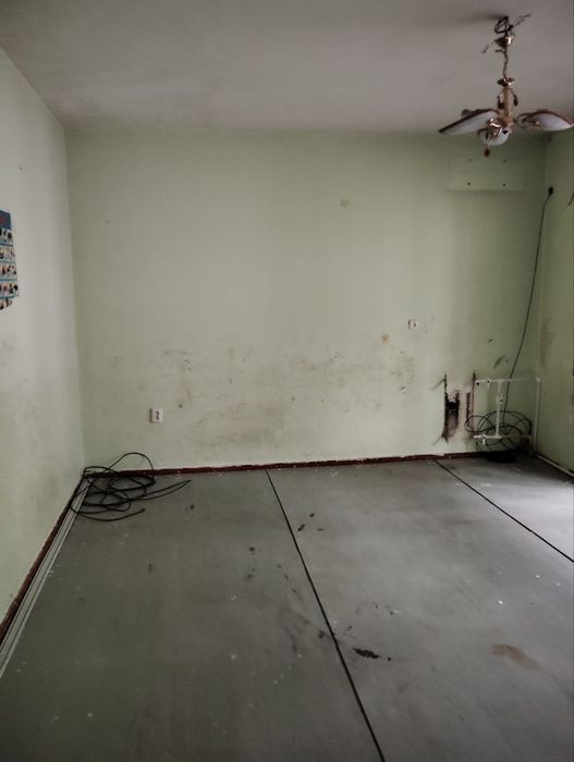 БАБУРА улица. 2 х комнатную квартиру. 9/9. Без ремонта. 58 м2 . Торец