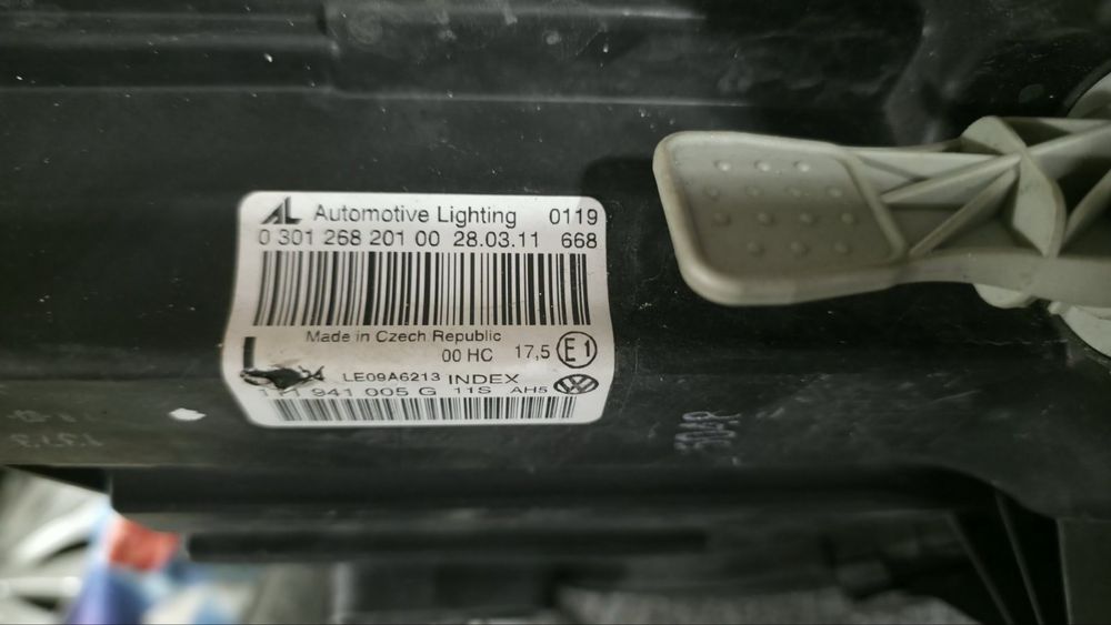Фар ляв VW Touran II 2010-2015