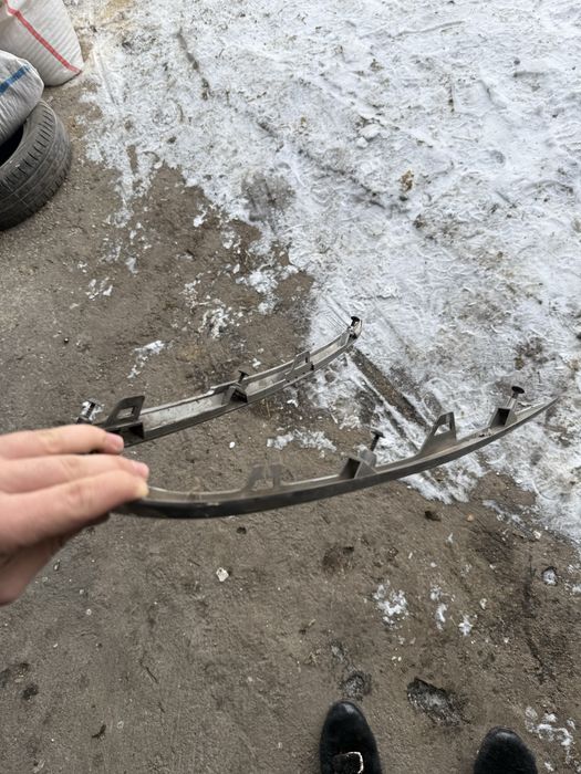 Передний молдинг на гранту FL