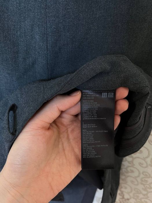 Серые брюки uniqlo