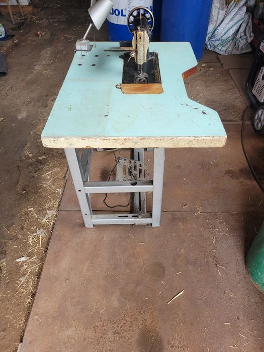 Продам швейную машинку 2 в1