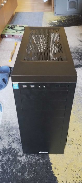 Компютърна кутия Corsair + захранване Seasonic 750W