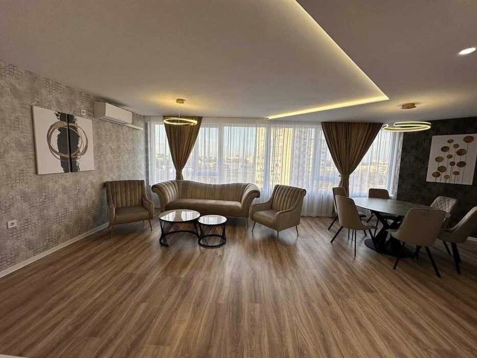 Продава се Тристаен апартамент в Пловдив, Съдийски - 118 кв.м за 1780 €/кв.м - Снимка #2