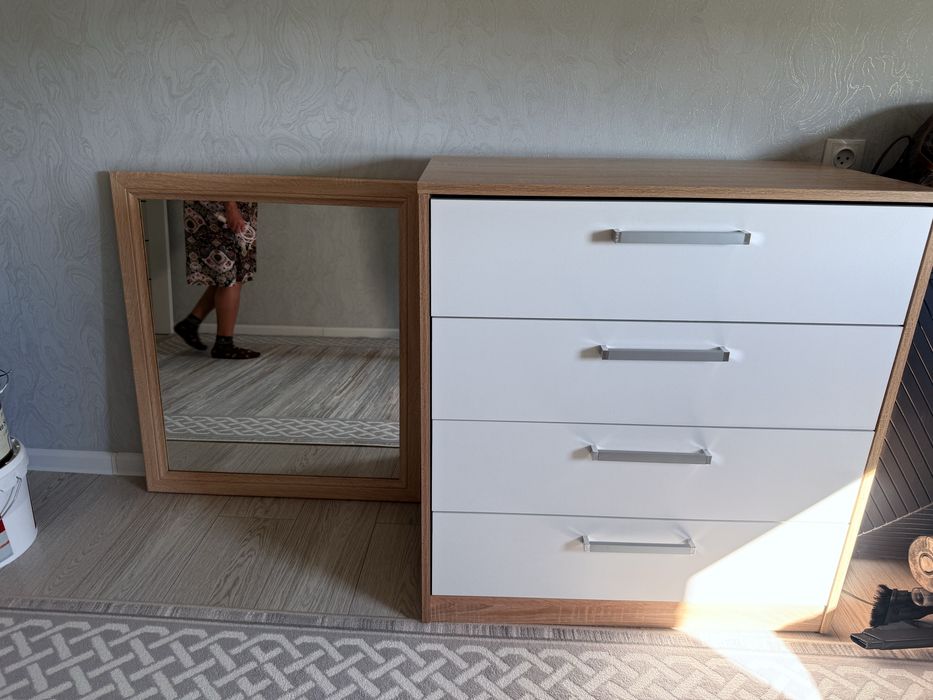 Продаётся новый комод с зеркалом