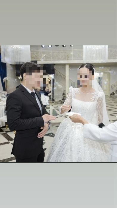 Той көйлегі, бір киіліп химчисткаға берілген!