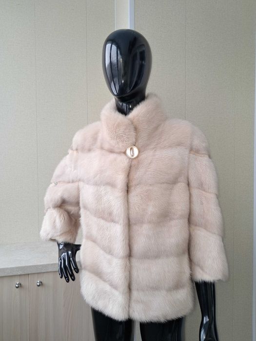 Haina de blana nurcă / vizon divină, incredibil. Culoare bej