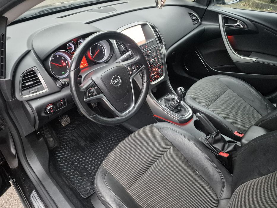 Opel Astra J 1,7 Cdti Anul 2013/(3.400Euro)5... înmatriculată