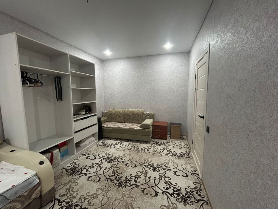 Подселение девушке