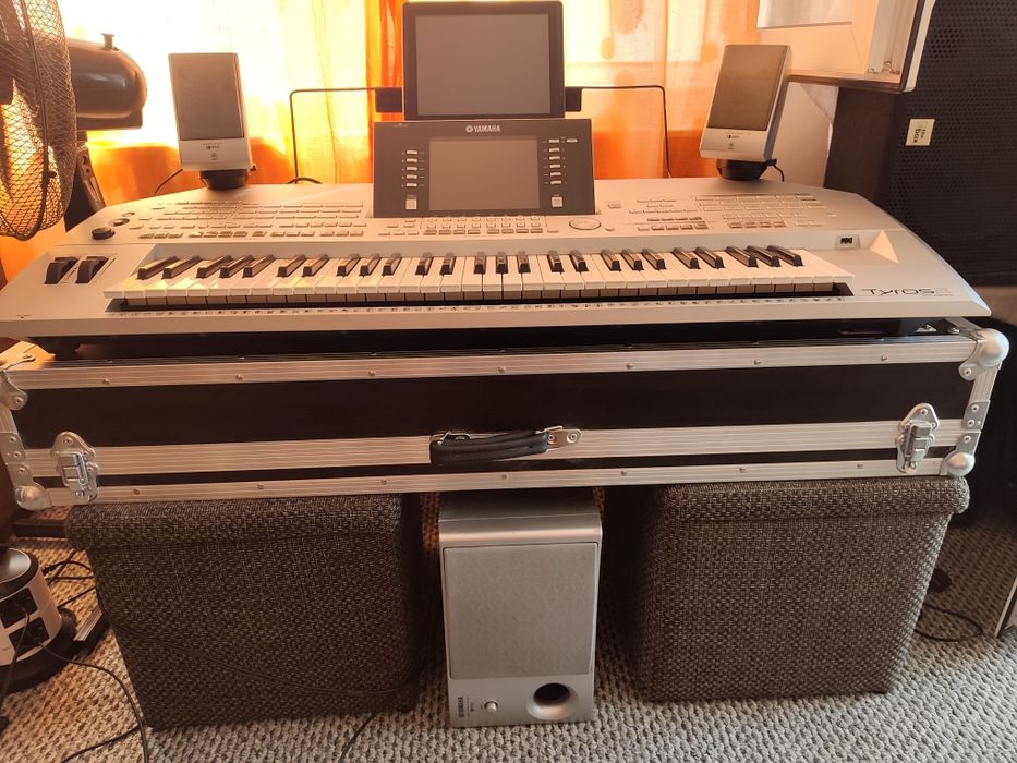 Vând orga Yamaha tyros 2