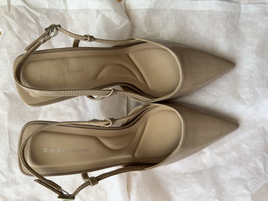 Елегантни обувки тип slingback – бежов цвят