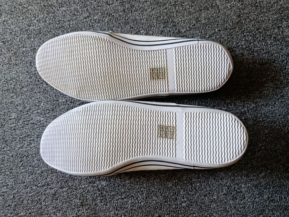 Adidași bărbați NR 42 ( nu trimit prin curier sau poștă )