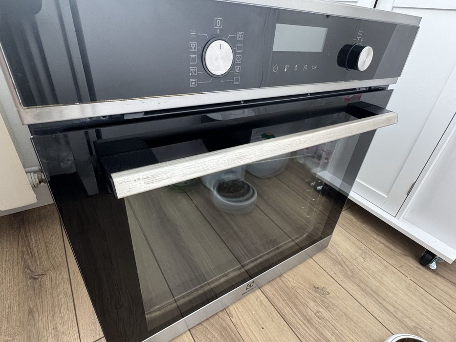 Cuptor pirolitic incorporabil Electrolux