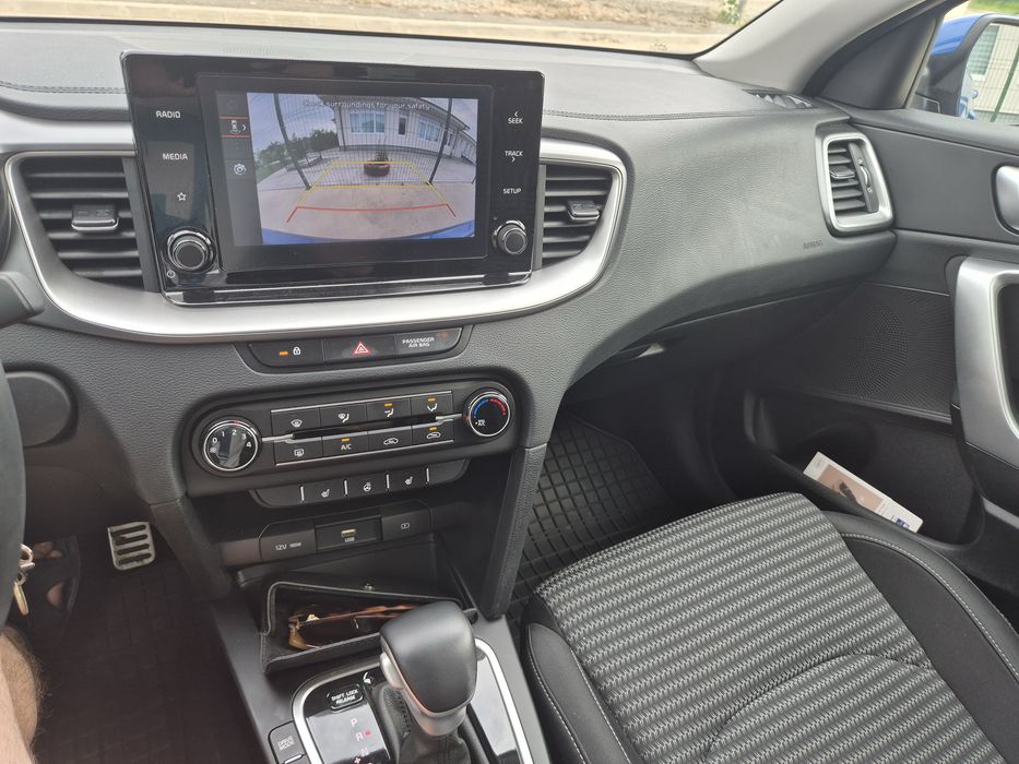 Kia Ceed 1.5  Hibrid 160 cp 7 DCT Unic proprietar
