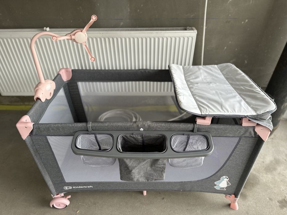 Patut pliant Kinderkraft Joy, 2 nivele si accesorii, Gri/Roz