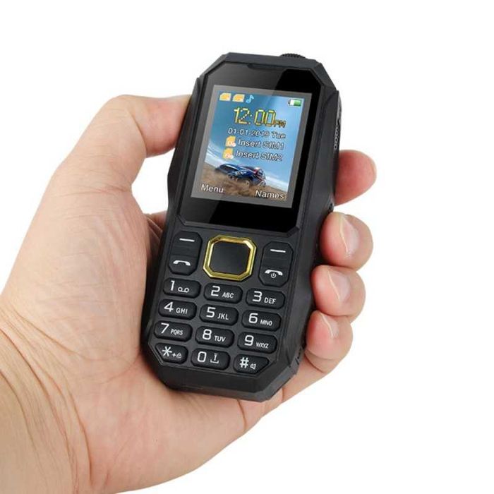 Telefon mobil militar rezistent la socuri 2800 mAh, Dual SIM, FM radio