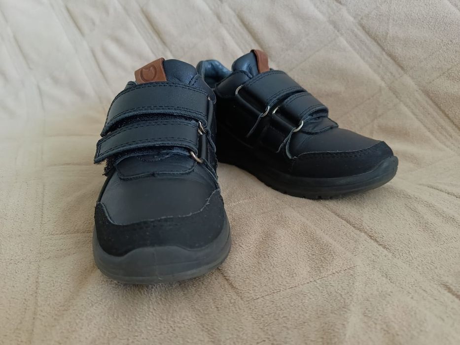 Продам детские школьные туфли