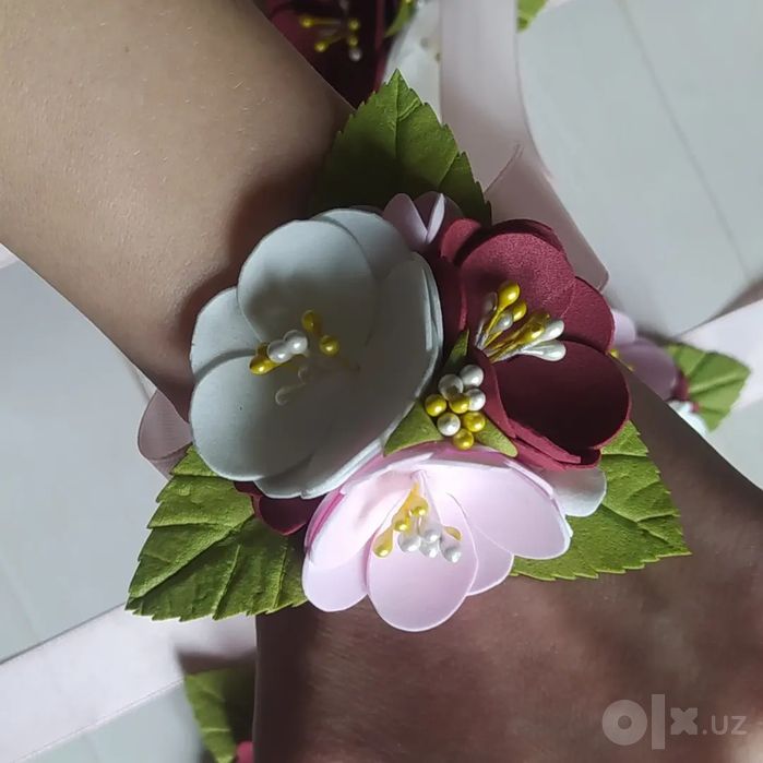 Бутоньерки(браслеты) подружкам невесты