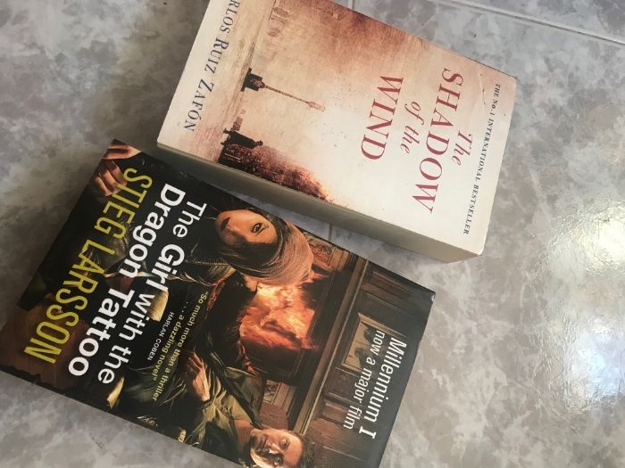 Продавам книги на български и английски