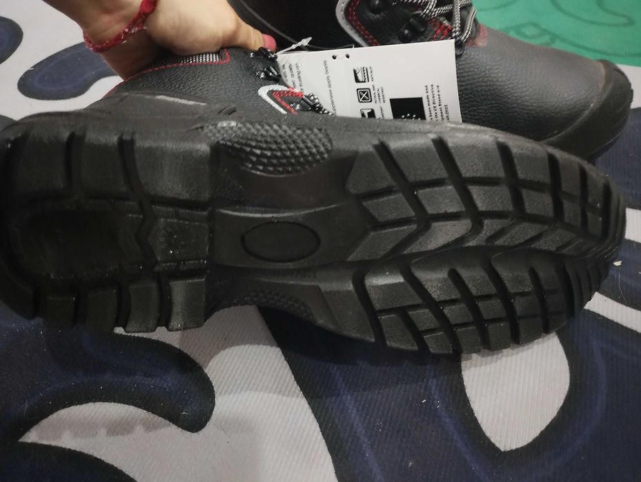 Продам рабочие ботинки  safety boots