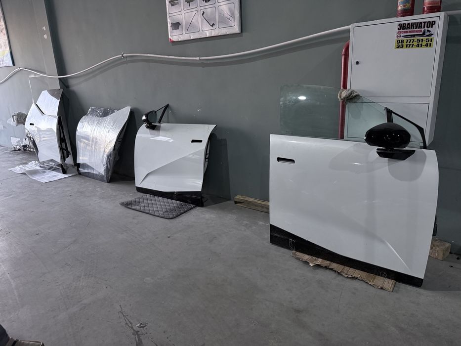 Zeekr X eshiklari oldi orqa chap ong oq radnoy