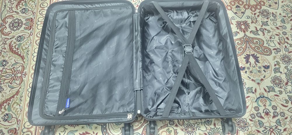 Продам чемодан !