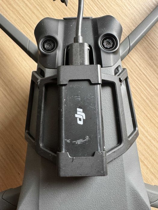 Drona DJI Mavic 3 Classic zburata max 30 min