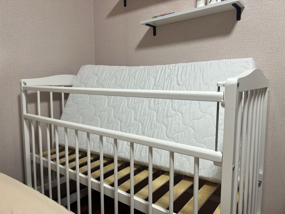 Детская кроватка и матрас