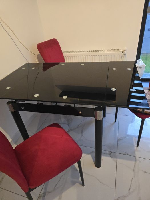 Masa de sticla neagra cu 4 scaune