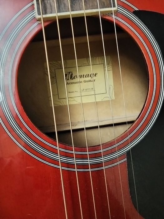 Гитара Homage красного цвета