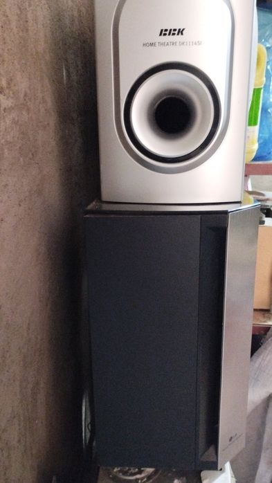 Музыкальный центр с колонками