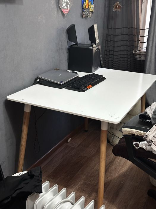 Продам стол кухонный