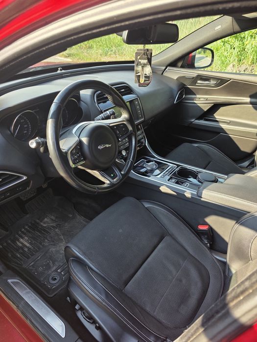 Vand Jaguar XE 2016 2.0d