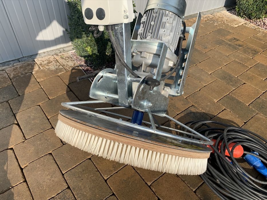 Inchiriez perie curatat spalat pavaj pardoseli covoare mochete