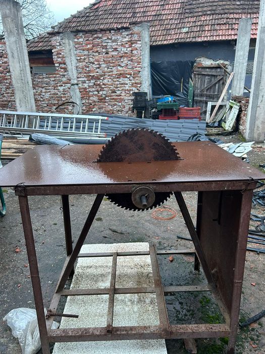 Vând masă de tăiat cu circular