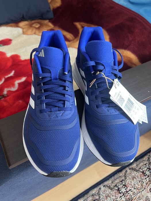 Крассовки адидас