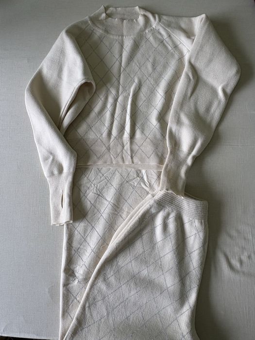 Чисто нови комплекти и роклички по 10,15€ .S размер всичко.