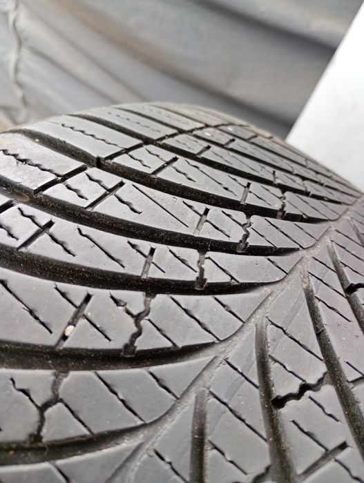 Всесезонни 4бр 245/40/18 Good Year 4s dot3721