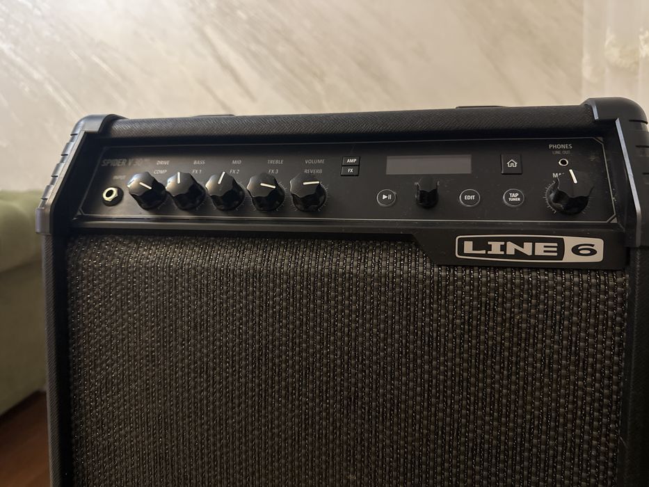 Chitara Fender Squier Bullet Stratocaster si Statie Line6 Spider V 30 MkII
