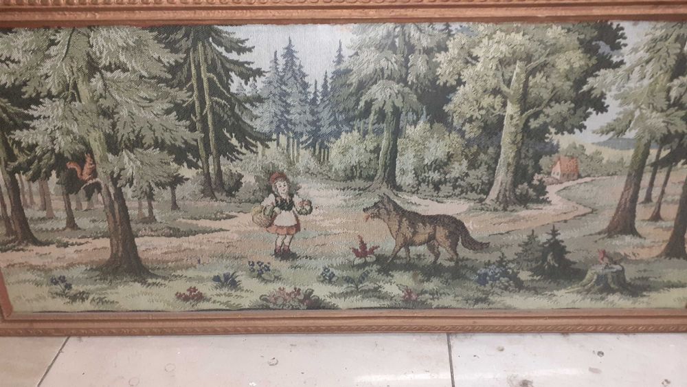 Гоблен картина вълкът и червената шапчица.