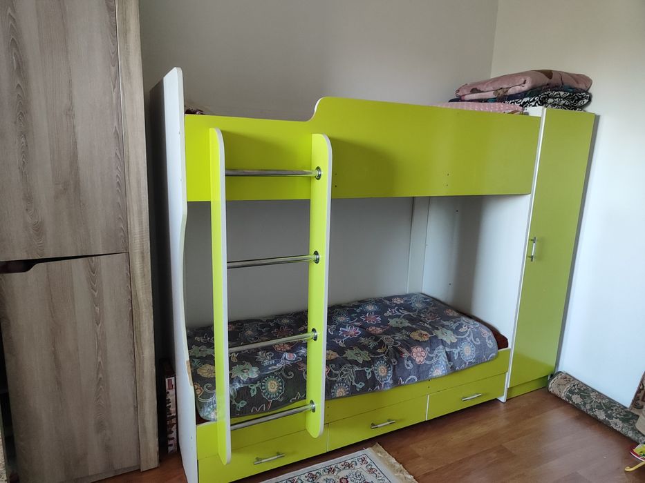 Двухъярусная кровать