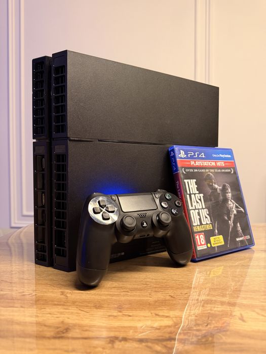 PS4 PlayStation 4 500GB cu manetă si cabluri + joc cadou