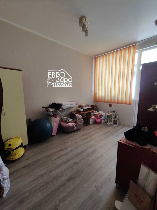 Масивна сграда за продажба – автосервиз плюс два жилищни имота