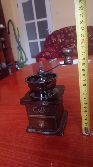 Нова ръчна мелничка за мелене на кафе, подправки.