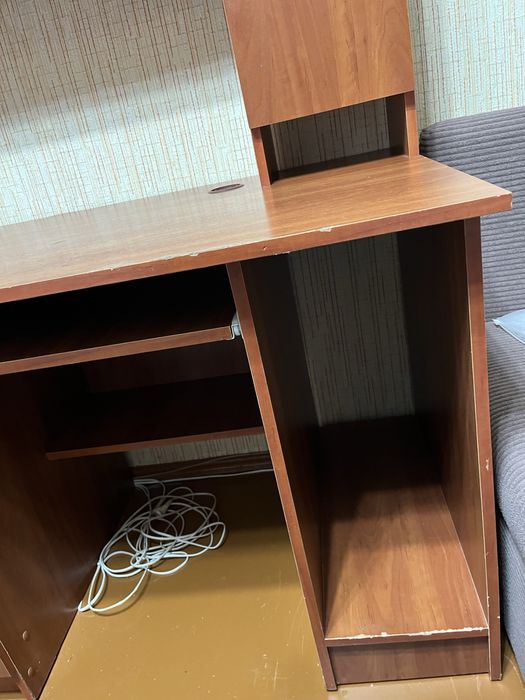 Продается стол срочно