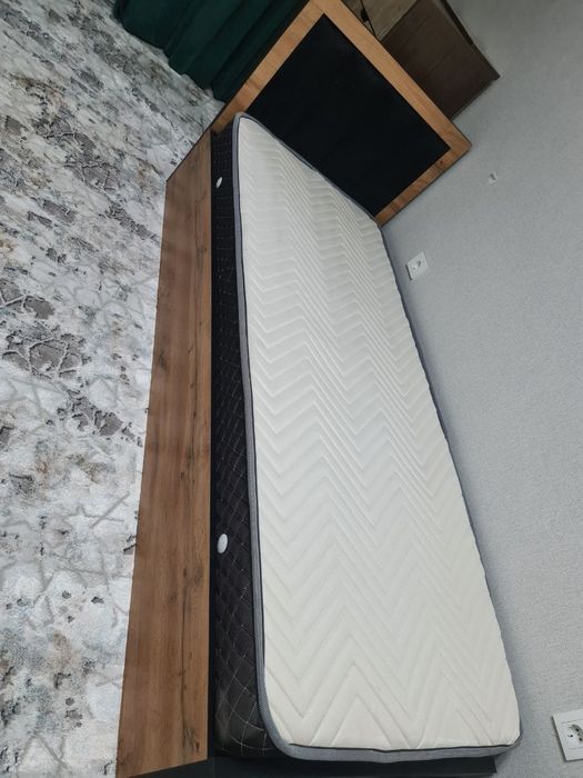 Детский спальня+письменный стол и честер бонус. Матрас 2х