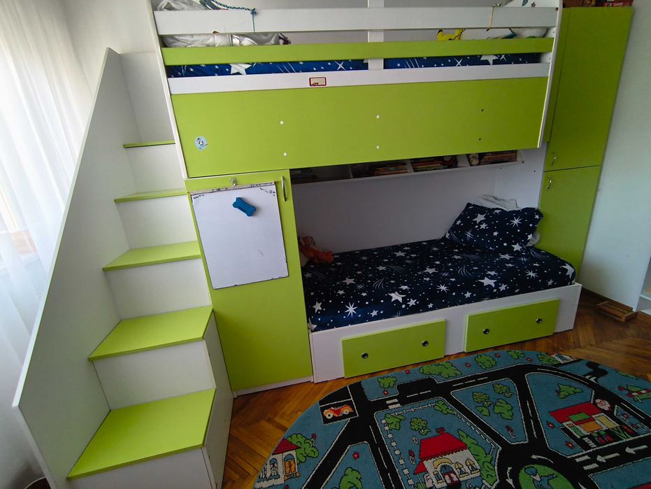 Vând pat supraetajat in stare foarte buna